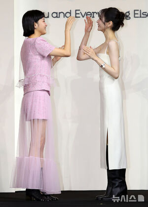 【フォト】キム・ゴウン＆チョ・ヨンミン監督＆パク・ジヒョン「『ウンジュンとサンヨン』ファイト！」