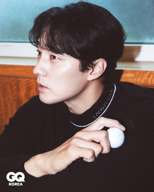 【フォト】ソ・ジソブ、見事なファッションセンス…さまざまなゴルフウエアを提案