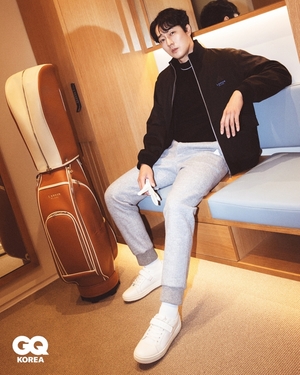 【フォト】ソ・ジソブ、見事なファッションセンス…さまざまなゴルフウエアを提案