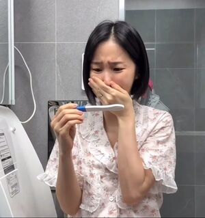 CRAYON POPチョア、子宮頸がんを乗り越え双子を妊娠 「1%の確率」