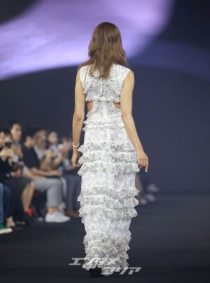 【フォト】ランウェイに登場したSHIHO　変わらぬモデル・オーラ