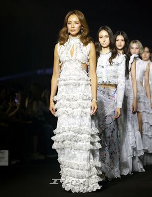 【フォト】ランウェイに登場したSHIHO　変わらぬモデル・オーラ