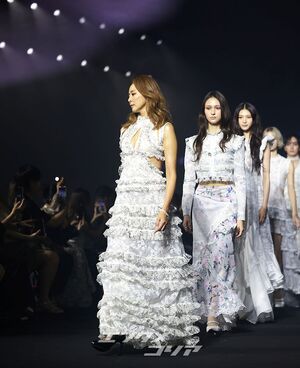 【フォト】ランウェイに登場したSHIHO　変わらぬモデル・オーラ