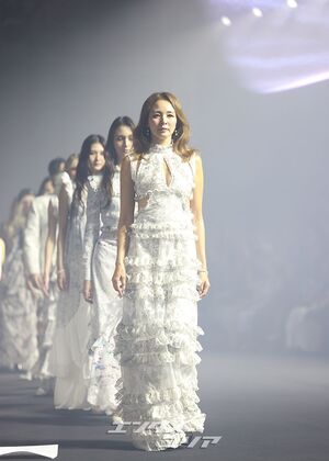 【フォト】ランウェイに登場したSHIHO　変わらぬモデル・オーラ