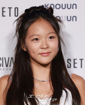 【フォト】紗蘭さん「170cm　カワイイ14歳」母SHIHOと身長並ぶ