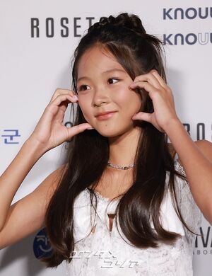 【フォト】紗蘭さん「170cm　カワイイ14歳」母SHIHOと身長並ぶ