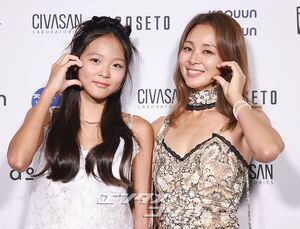 【フォト】SHIHO ＆紗蘭さん　そろってファッションショーに姿…美しい母と娘