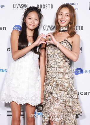 【フォト】SHIHO ＆紗蘭さん　そろってファッションショーに姿…美しい母と娘