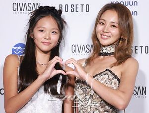 【フォト】SHIHO ＆紗蘭さん　そろってファッションショーに姿…美しい母と娘