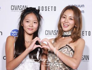 【フォト】SHIHO ＆紗蘭さん　そろってファッションショーに姿…美しい母と娘