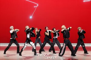 【フォト】ALL(H)OURSのパワフルなステージ