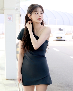 【フォト】OH MY GIRLアリン＆元LOONAチュウ、それぞれ異なるフライトコーデ…とにかくさわやか