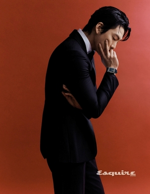 【フォト】さりげなくシックに…キム・ウビンならではのカリスマ性