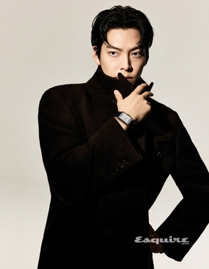 【フォト】さりげなくシックに…キム・ウビンならではのカリスマ性