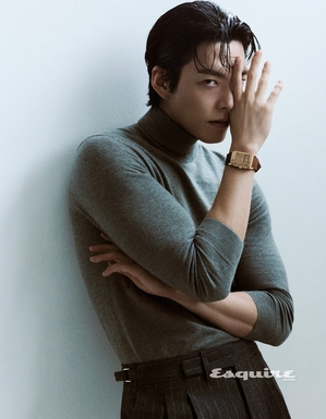 【フォト】さりげなくシックに…キム・ウビンならではのカリスマ性