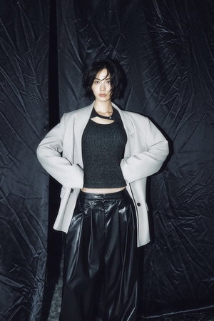 【フォト】ナナ、強烈＆洗練されたスタイルを提案…E.B.M秋キャンペーン公開