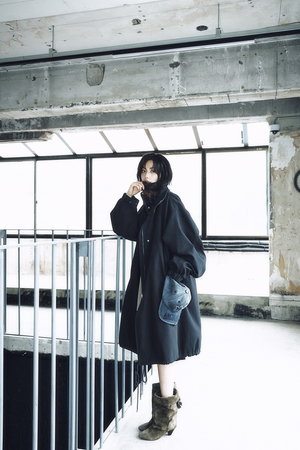 【フォト】ナナ、強烈＆洗練されたスタイルを提案…E.B.M秋キャンペーン公開