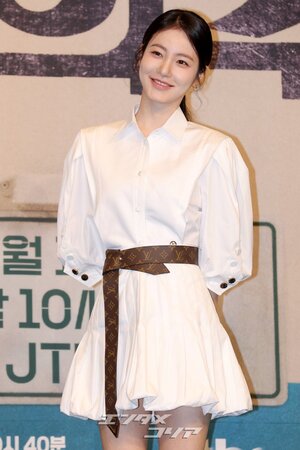 【フォト】シン・イェウン、バス案内員のポーズもステキ