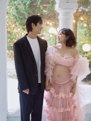 【フォト】ソン・ミンス＆イム・ララ　ピンクがかわいい臨月写真「双子だから幸せ4倍」