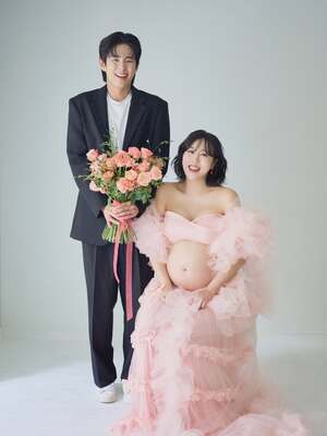 ソン・ミンス&イム・ララ 双子妊娠中の臨月グラビア公開