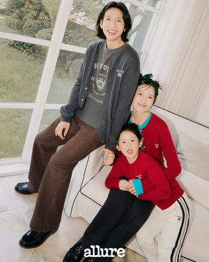 【フォト】「ファッションリーダーの一家」ポン・テギュ＆ハシシ・パク、さまざまなファミリーコーデを提案
