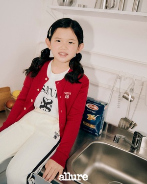 【フォト】「ファッションリーダーの一家」ポン・テギュ＆ハシシ・パク、さまざまなファミリーコーデを提案