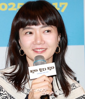 【フォト】ペ・ドゥナ「再上映される『リンダ リンダ リンダ』で会いましょう」