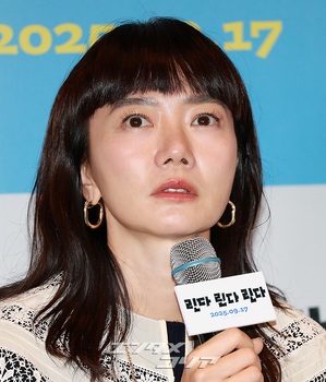 【フォト】ペ・ドゥナ「再上映される『リンダ リンダ リンダ』で会いましょう」