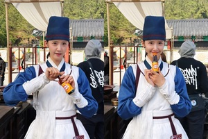 少女時代ユナ、『暴君のシェフ』撮影現場でキュートな魅力アピール