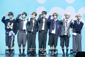 【フォト】IDID、ドキドキのデビュー先行公演