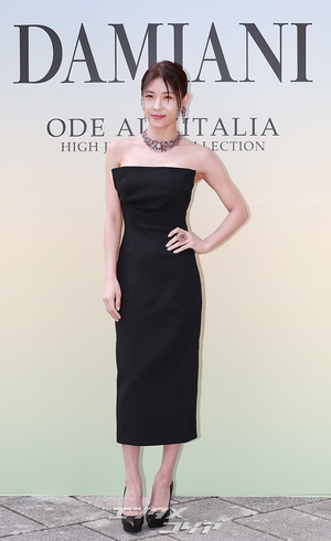 【フォト】ハ・ジウォン、本当に47歳？　若々しい美しさに加えてスレンダーボディまで