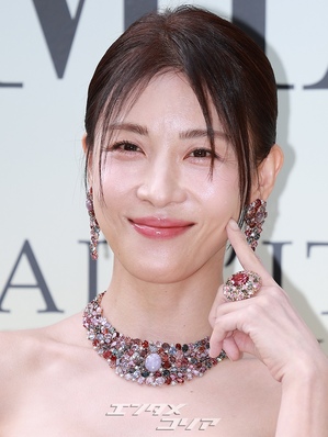 【フォト】ハ・ジウォン、本当に47歳？　若々しい美しさに加えてスレンダーボディまで