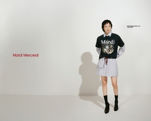 【フォト】キム・ゴウン、シックなショートヘア…花柄でスタイリッシュなムード