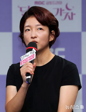 【フォト】チョ・アラム＆イ・ソンビン＆ラ・ミラン＆キム・ヨンデ、『月まで行こう』のキャストたち