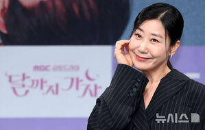 【フォト】チョ・アラム＆イ・ソンビン＆ラ・ミラン＆キム・ヨンデ、『月まで行こう』のキャストたち