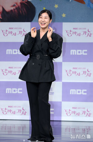 【フォト】チョ・アラム＆イ・ソンビン＆ラ・ミラン＆キム・ヨンデ、『月まで行こう』のキャストたち