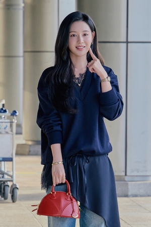 【フォト】日本へ向かうキム・ジウォン、輝くビジュアル