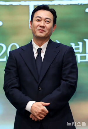 【フォト】スーツがよく似合う男、パク・ヨンウ