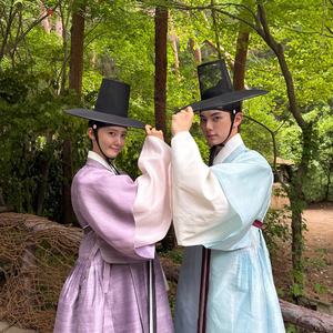 『暴君のシェフ』で人気のイ・チェミン、さわやかな韓服姿…男装したユナと2ショット