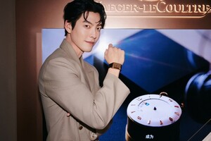 【フォト】キム・ウビン　他の追随を許さないビジュアル…クラシック・コーデの神髄