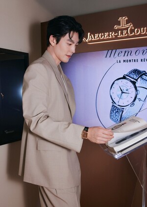 【フォト】キム・ウビン　他の追随を許さないビジュアル…クラシック・コーデの神髄