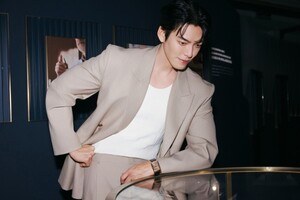 【フォト】キム・ウビン　他の追随を許さないビジュアル…クラシック・コーデの神髄