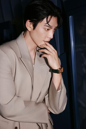 【フォト】キム・ウビン　他の追随を許さないビジュアル…クラシック・コーデの神髄