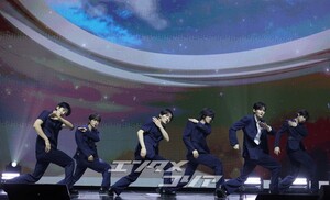 【フォト】新譜「LOST」を披露するLUN8