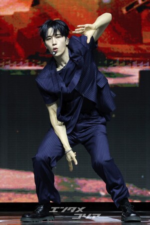 【フォト】新譜「LOST」を披露するLUN8