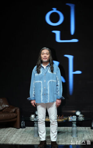 【フォト】デビュー40周年記念全国ツアー＆8thアルバム先行公開記者懇談会に臨むイム・ジェボム