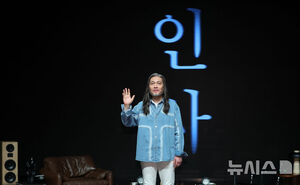 【フォト】デビュー40周年記念全国ツアー＆8thアルバム先行公開記者懇談会に臨むイム・ジェボム