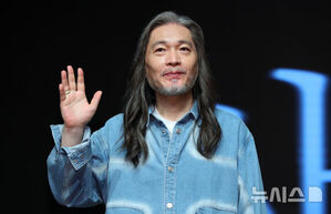 【フォト】デビュー40周年記念全国ツアー＆8thアルバム先行公開記者懇談会に臨むイム・ジェボム