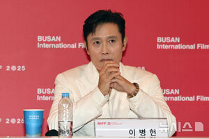 【フォト】釜山映画祭開幕作『仕方ない』記者懇談会