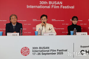 【フォト】釜山映画祭開幕作『仕方ない』記者懇談会